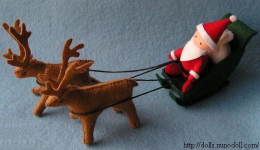 Manualidad de Navidad con Papa Noel con renos de fieltro
