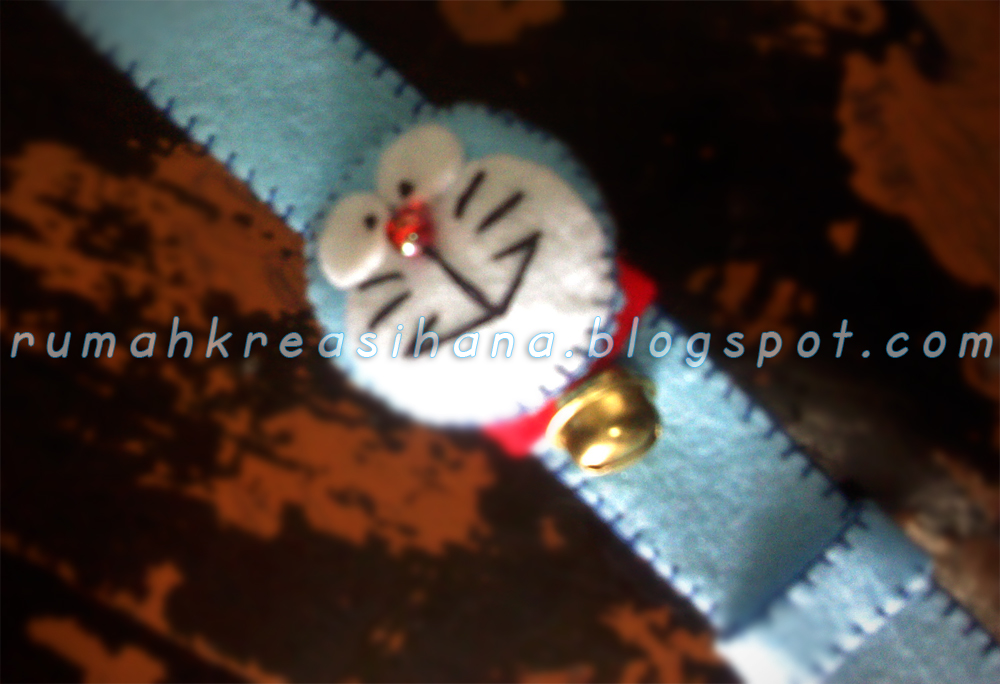 Pulsera Reloj de fieltro con cara de Doraemon