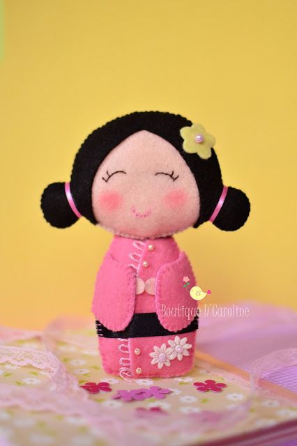 Kokeshi doll, muñeca japonesa en fieltro