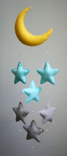 Móvil con lunas y estrellas hecho de fieltro, decoración para habitación infantil